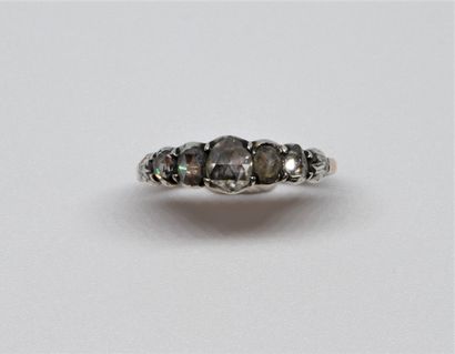 null Bague rivière XIXème dans le goût provençal ornée de sept diamants taille rose...