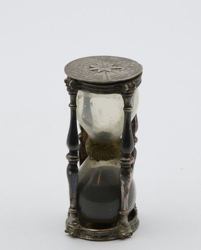 null 
Foreign work. Silver and glass hourglass, with engraved decoration of the twelve...