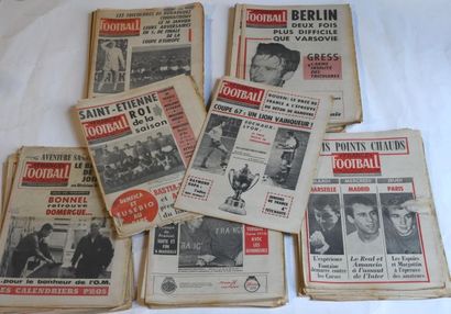 null Revues France Football de 1967 comprenant 51 revues