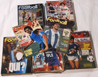 null Revues France Football, de 1981 comprenant 52 revues