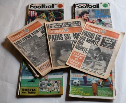 null Revues France Football, de 1977 comprenant 52 revues