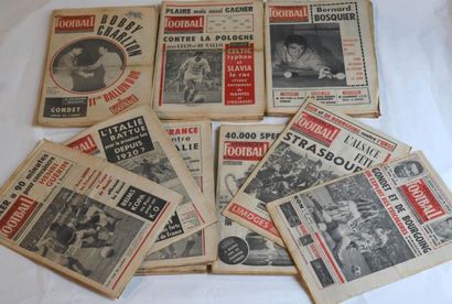 null Revues France Football de 1966 comprenant 52 revues dont les revues spéciales...
