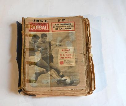null Revues France Football de 1962 comprenant 52 revues dont les revues spéciales...