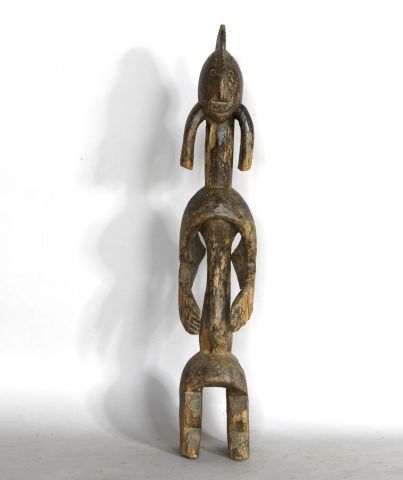 null NIGERIA 

Grande statue en bois sculpté 

XXe, de style MUMUYE 

 H : 84 cm

(Nombreuses...