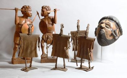null DAHOMEY - MADAGASCAR 

Lot comprenant :

- quatre statuettes dans le style FON...