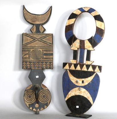 null BURKINA-FASO 

Deux masques en bois polychrome

XXe dans le style BWA 

H :...