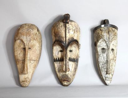 null 
GABON 




Lot de trois masques N'GIL en bois sculpté polychrome




XXe, dans...