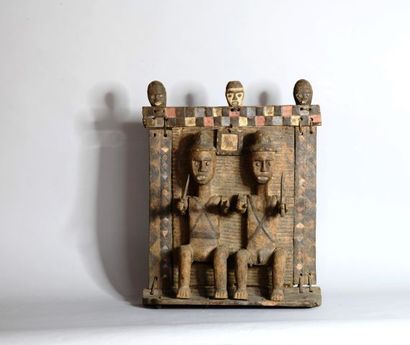 null NIGERIA 

Panneau d'autel en bois sculpté polychrome

XXe, dans le style URUBO...