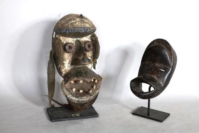 null COTE D'IVOIRE

Deux masques en bois sculpté

XXe, de style KRAN

H : 26 cm et...