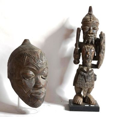null CONGO 

Lot comprenant une statue et un masque en bois sculpté

XXe, de style...