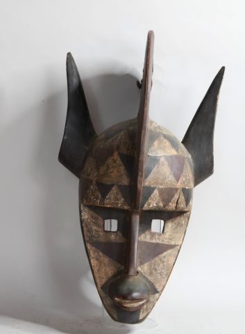null BURKINA-FASSO 

Masque en bois sculpté polychrome

Xxe, de style BOBO 

H :...