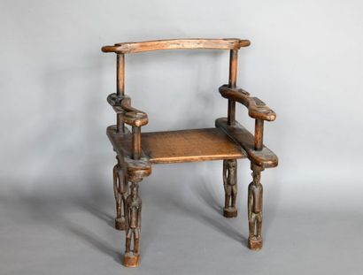 null COTE D'IVOIRE 

Grande chaise en bois sculpté de personnages 

XXe, dans le...