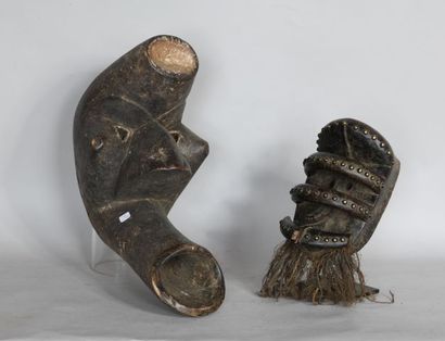 null 
COTE D'IVOIRE 




Deux masques en bois sculpté noir et polychromie, clous




XXe,...