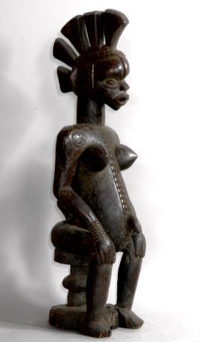 null NIGERIA 

Maternité en bois sculpté polychrome

XXe, de style IGBO – IDOMA 

H...