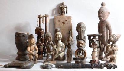 null GABON – NIGERIA – CONGO – ANGOLA – CAMEROUN 

Lot de dix-sept pièces de style...