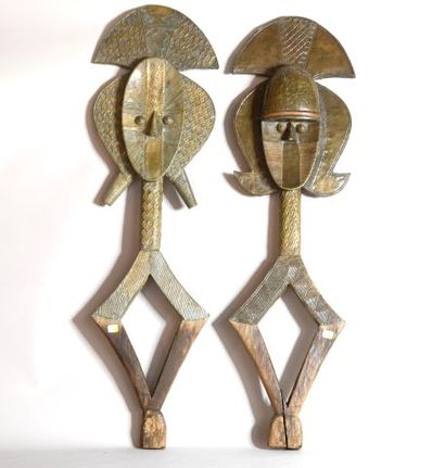 null GABON 

Deux grandes figures de reliquaire en bois et cuivre

XXe, dans le style...