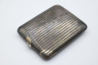 null Cigarette case in foreign silver 

Swiss mark. 

Weight : 108,2 g