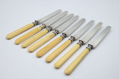 null Set of eight fruit knives, the blades in silver, handles in ivory. 

Marked...