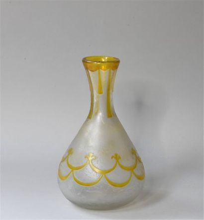 null LEGRAS. 

Vase in frosted glass double layer with clear decoration of yellow...