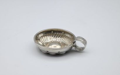 null Silver wine taster with embossed decoration of ribs and cupules, engraved on...