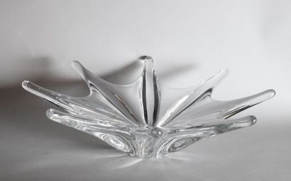 null BACCARAT 

Star-shaped crystal bowl

Signed.

Diameter : 38 cm
