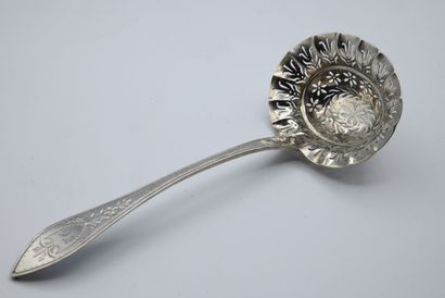 null Beautiful silver sprinkling spoon with floral motifs, the oval spoon flared....