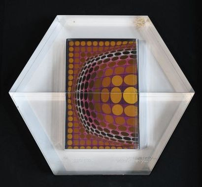 null Victor VASARELY (1906-1997). Hexagon. 

Plexiglas sculpture containing four...