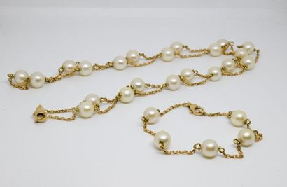 null 
Collier long et bracelet en or jaune 750‰ et perles de culture, fermoirs mousquetons




Longueur...