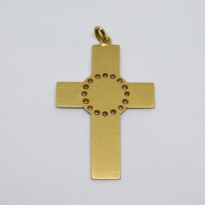 null 
Pendentif croix en or jaune 750‰, stylisé d'un cercle de petits diamants taille...