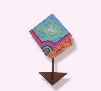 null YANDY GRAFFER ( né en 1992) 

" La sphère de mon enfance"

Cube en bois peint,...