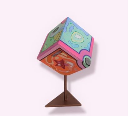 null YANDY GRAFFER ( né en 1992) 

" La sphère de mon enfance"

Cube en bois peint,...