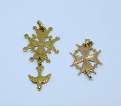null Deux pendentifs-croix protestantes en or jaune 750‰ 

(manque le Saint-Esprit...
