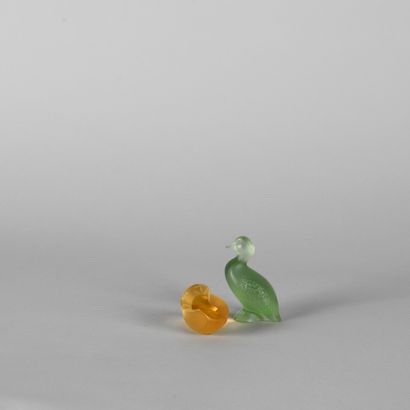 null LALIQUE, France. 

Canard et cane

Deux sujets en cristal moulé, dépoli et coloré...