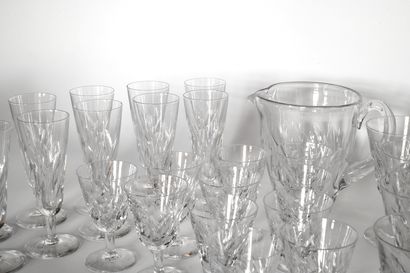 null SAINT-LOUIS

Partie de service de verres en cristal taillé modèle "Bidassoa"...