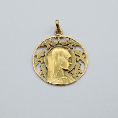 null Médaille ancienne de la Vierge Marie à décor floral ajouré, signée Monier.

Monture...