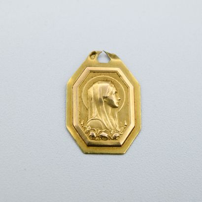 null Médaille de la Vierge en or jaune 750 ‰ (18K), 

Manque bélière, chiffrée 5...