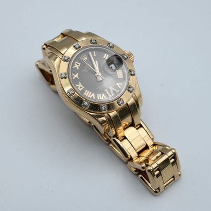 null Bracelet montre de dame de la Maison Rolex, modèle oyster perpetual pearlmaster...