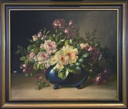 null Émile GODCHAUX (1860-1938) 

Bouquet de roses 

Huile sur toile, signée en bas...