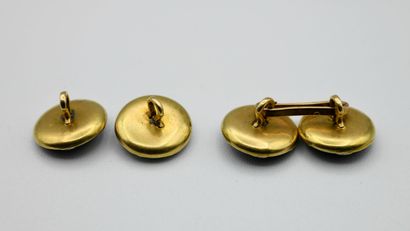 null Paire de boutons de manchette en or gris, or jaune 750‰ et onyx

Poinçon tête...