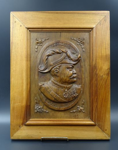 null « Général Joffre »

Sculpture en demi-relief portant les mentions : «Généralissime...
