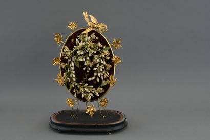 null Globe de mariée 

Contenant une couronne de mariée imitant les fleurs d’oranger,...