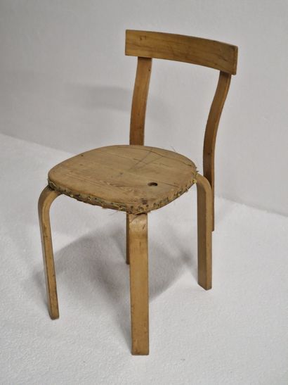 null Alvar AALTO (1898-1976), circa 1920

Paire de chaises en bouleau lamellé-collé

(Etat...