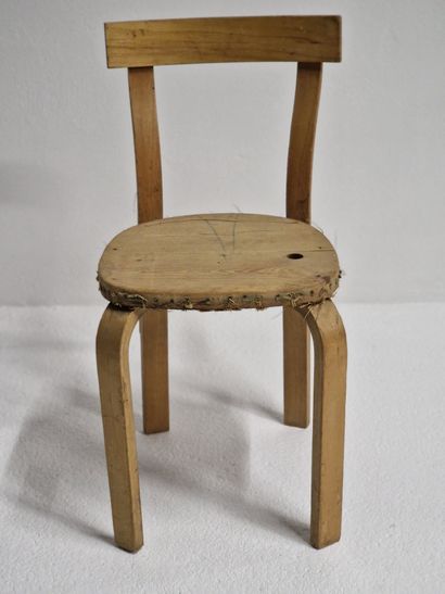 null Alvar AALTO (1898-1976), circa 1920

Paire de chaises en bouleau lamellé-collé

(Etat...