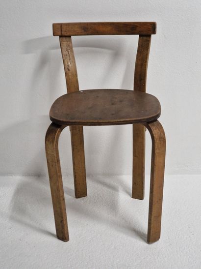 null Alvar AALTO (1898-1976), circa 1920

Chaise et tabouret en bois

(Etat d'us...