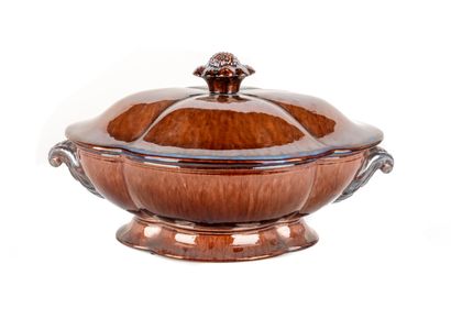 null Dieulefit (Drôme), circa 1920/1930

Important tureen in brown glazed clay

25...
