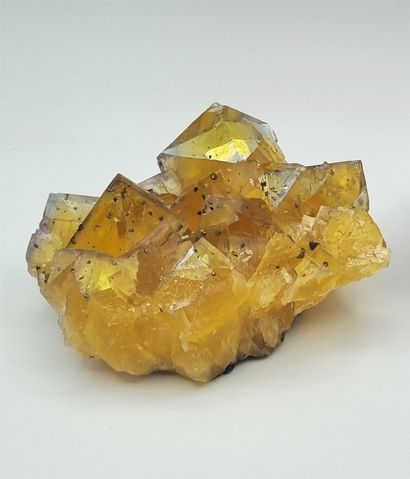 null Fluorite jaune

(inclusions visibles)

Dim: 13x10 cm environ