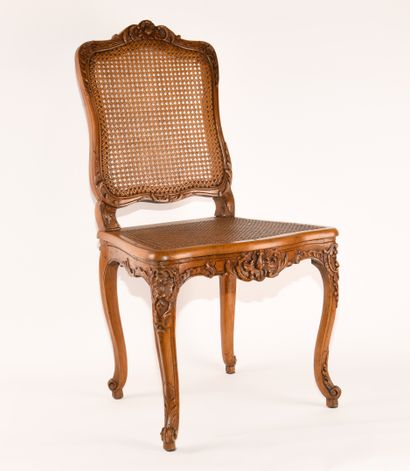 null Caned chair

with flat back in beech richly decorated with pomegranates, rocaille...