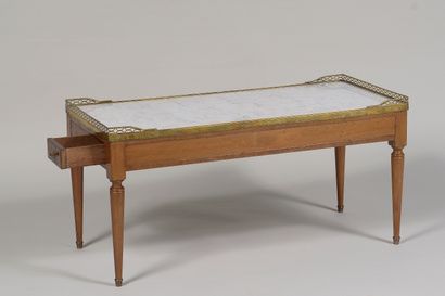 null Rectangular coffee table, in mahogany veneer, with white marble top 

and brass...