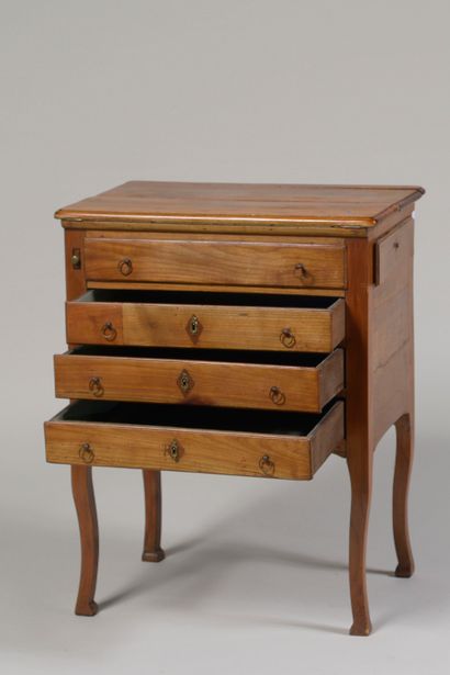 null Small writing cabinet, in fruit wood, with a half flap top 

and four drawers...
