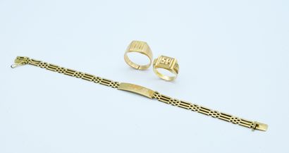 *Set in yellow gold comprising 2 signet rings...
